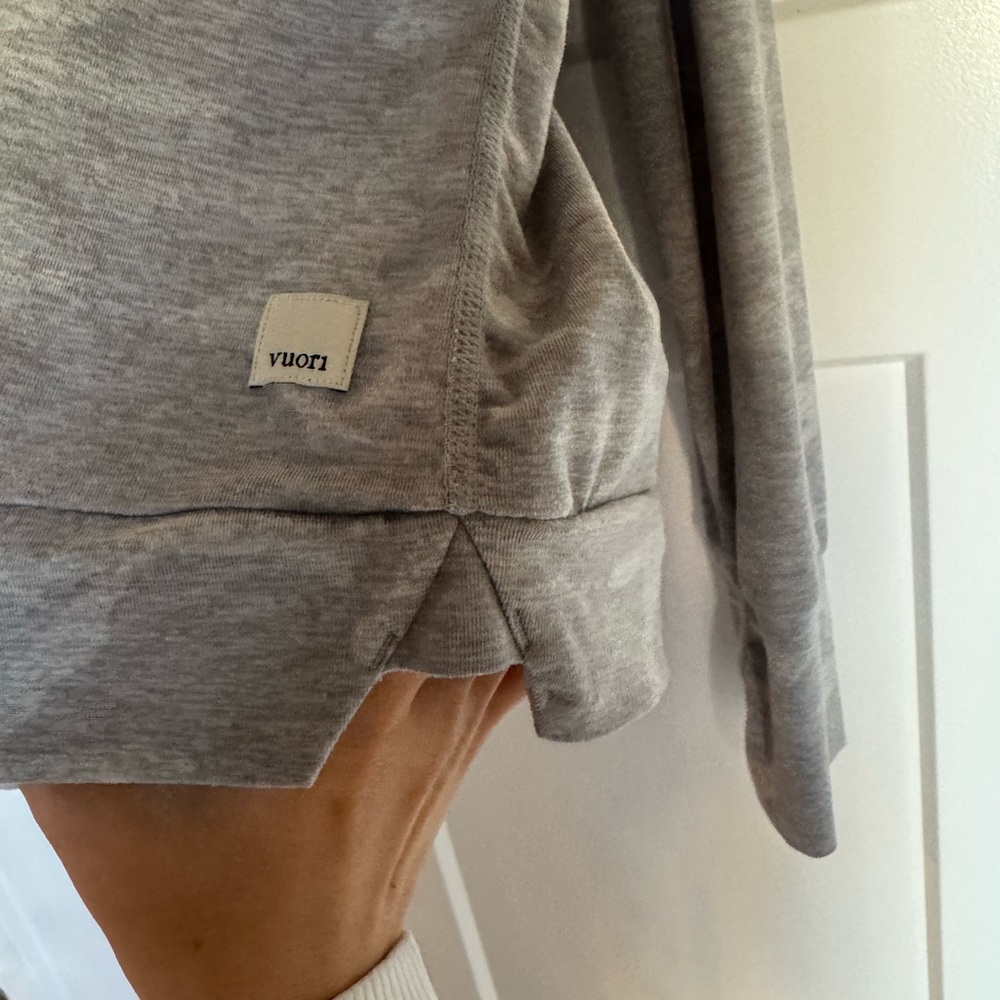 VUORI HALO ESSENTIAL HOODIE - Picture 2 of 4